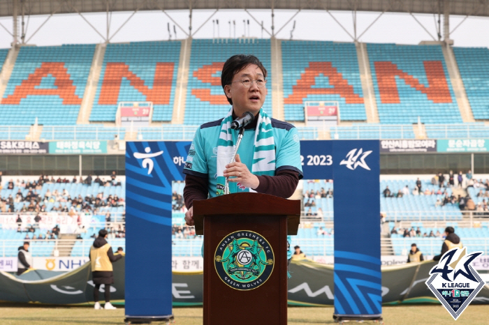 '배임수재 수재 혐의' 감독 경질→감독대행 1G 만에 교체, 바람 잘 날…