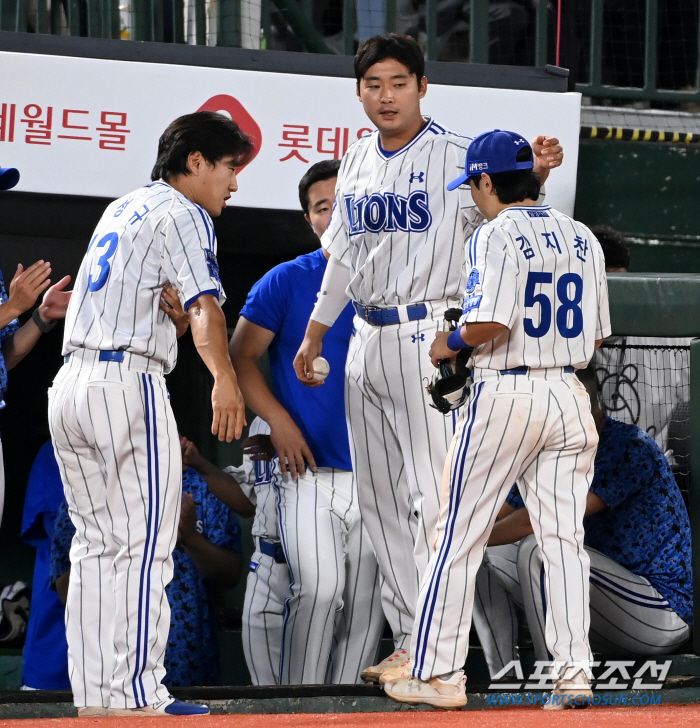 덕아웃 앞 무릎 꿇은 AG 대표팀 2루수, '정근우 신화'가 있다...질…