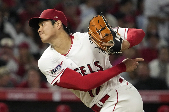 "오타니, 웅장하고 무섭다" 반환점 통합 MVP, 그 앞에서 아쿠나와 캐…