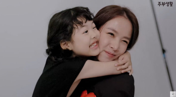 '싱글맘' 조윤희 "딸 로아 사랑스러워....엄마 된 후 도전적으로 바뀌…