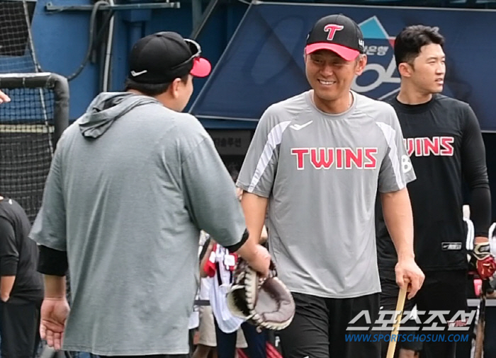 '포수계 레전드' 박경완 코치를 웃음 짓게 한 허도환의 유격수 변신 [잠…
