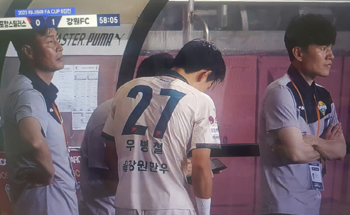 '최용수 경질' 이후 무슨일이? 강원구단 교묘한 부당행위에 클럽하우스 '…