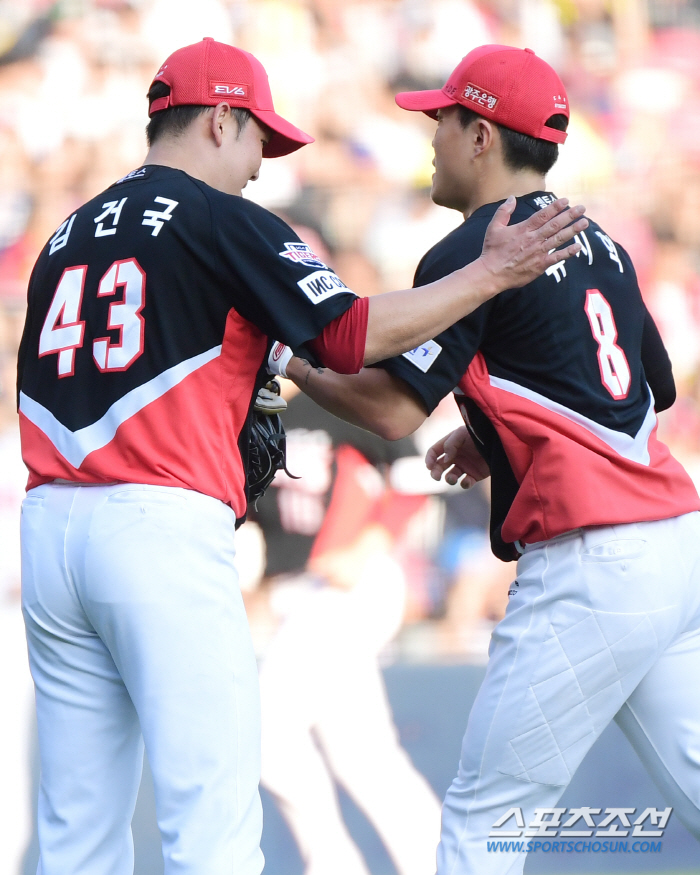 폭염도 KBO 최고 흥행 카드 못 막았다, 2만3750석 33분 만에 매…