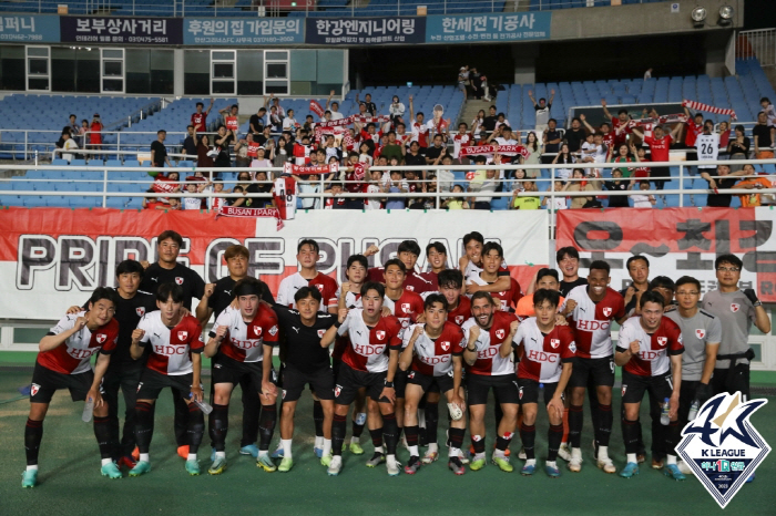 '반갑다 윗동네' 부산, 안산 따돌리고 선두 탈환…김천 부천 대파하고 선…