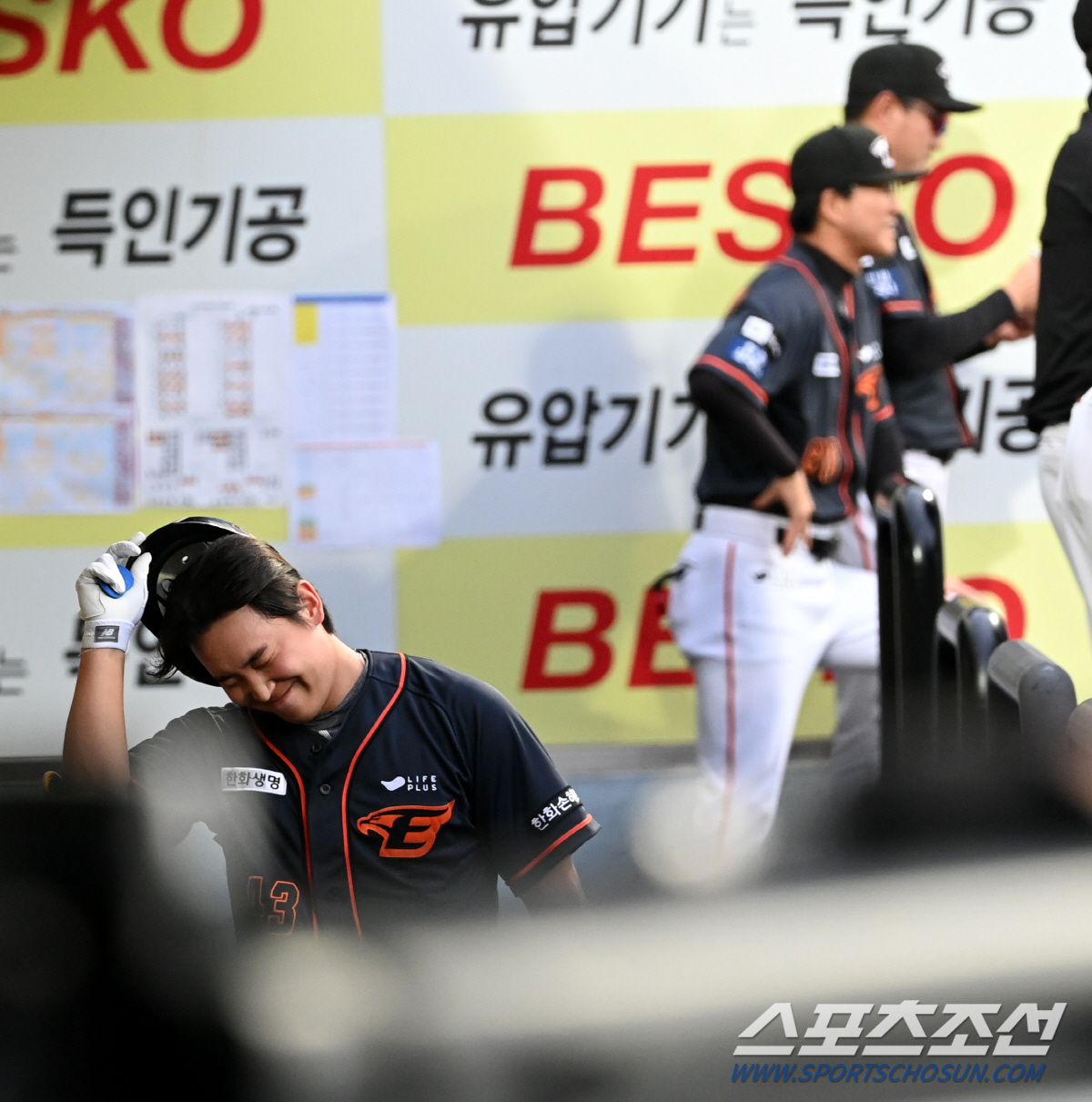 뒤늦게 터진 마수걸이 홈런에 만감 교차한 아기 독수리, 늦었지만 다행이다…