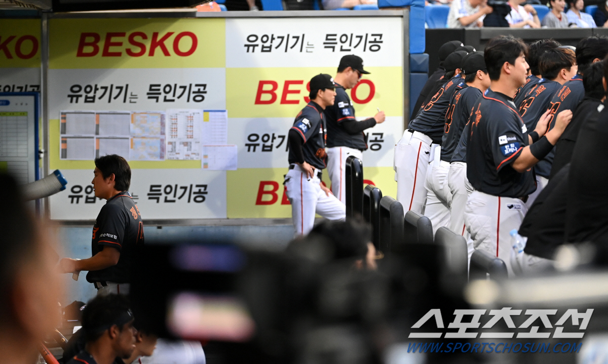 뒤늦게 터진 마수걸이 홈런에 만감 교차한 아기 독수리, 늦었지만 다행이다…