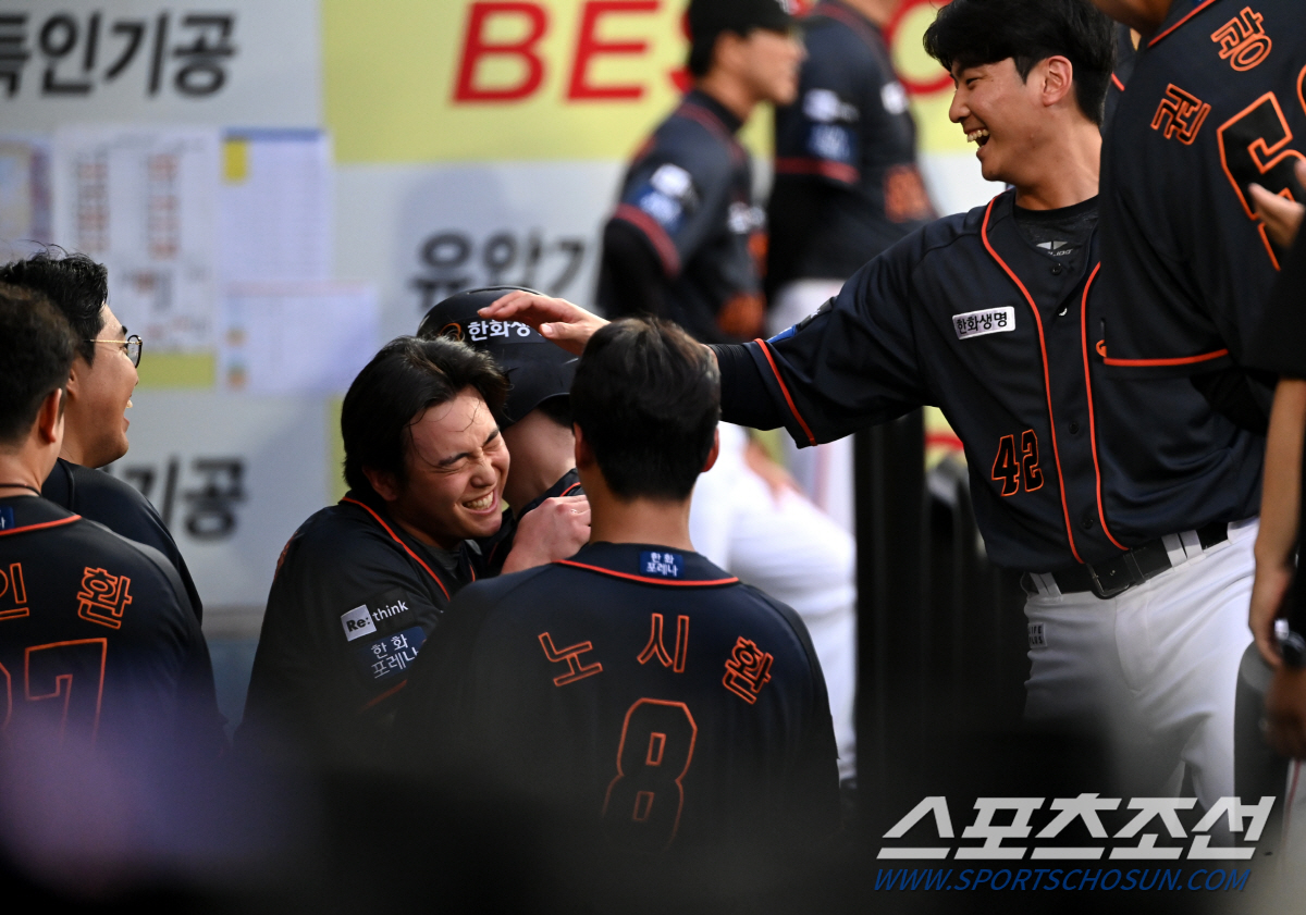 뒤늦게 터진 마수걸이 홈런에 만감 교차한 아기 독수리, 늦었지만 다행이다…