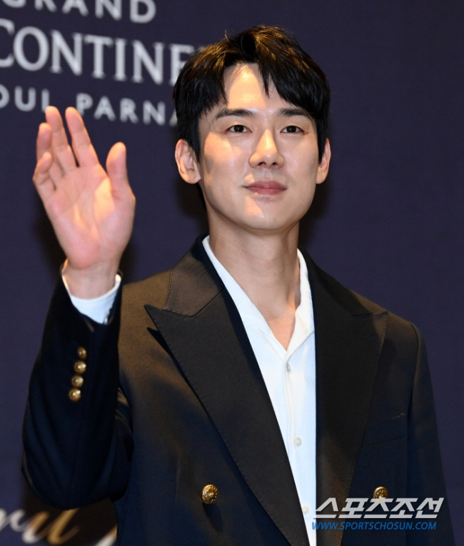 유연석 "팬미팅 두번 취소 결정 쉽지 않아…웃으며 노래할 수 없었다"