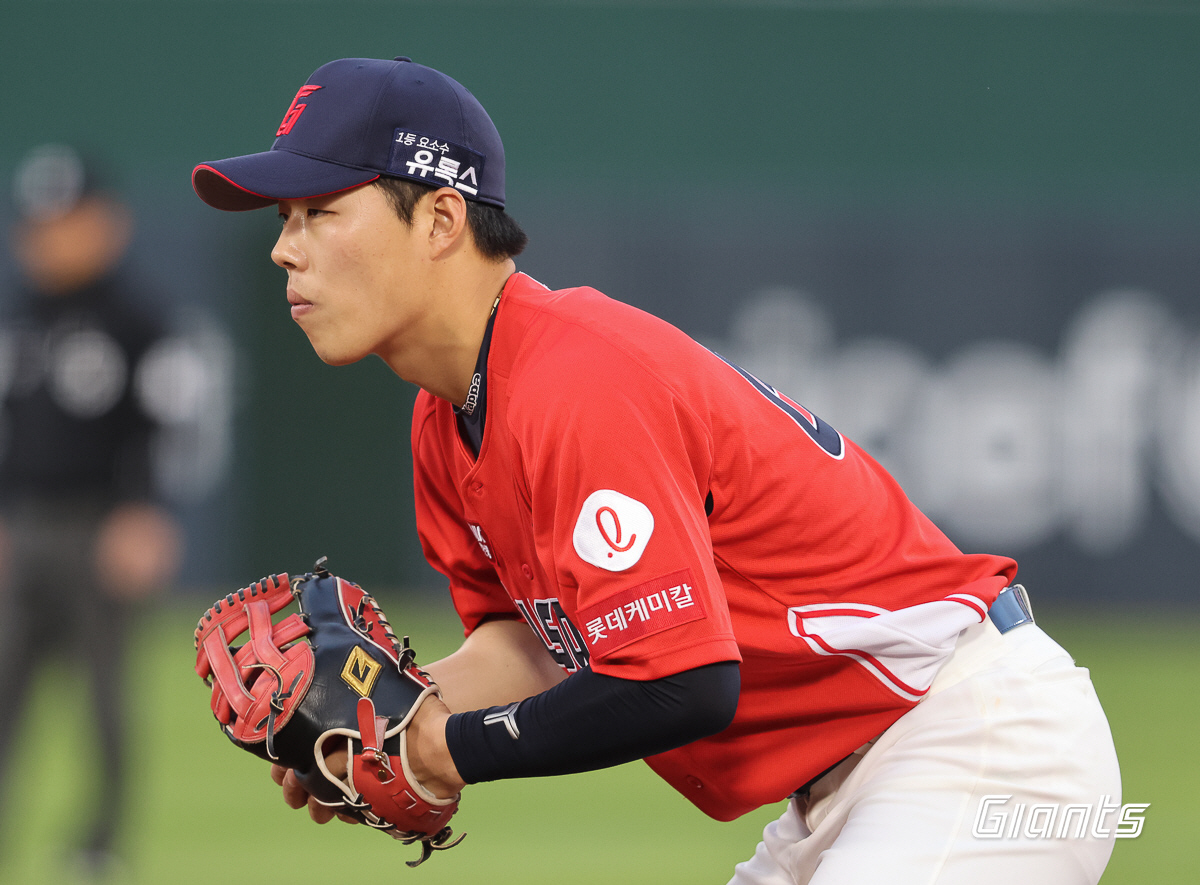 경기를 지배한 '철벽' 1루수…온몸 내던진 슈퍼캐치→레전드도 탄성 "올라…