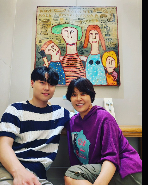 조혜련, 잘생긴 아들 옆에서 행복한 미소..훈훈하게 잘 키웠네