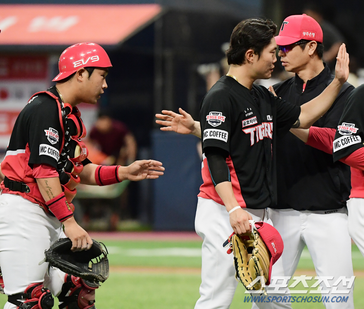 첫 찬스→과감 결단→역전승…찰나의 판단이 만든 KIA 3연패 탈출[잠실 …