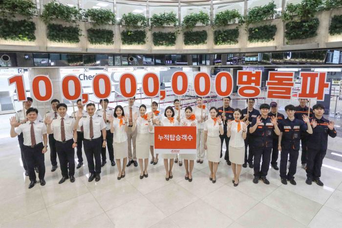 제주항공, 누적 탑승객 1억 돌파…지난해 7월 9000만 돌파 이후 1년…