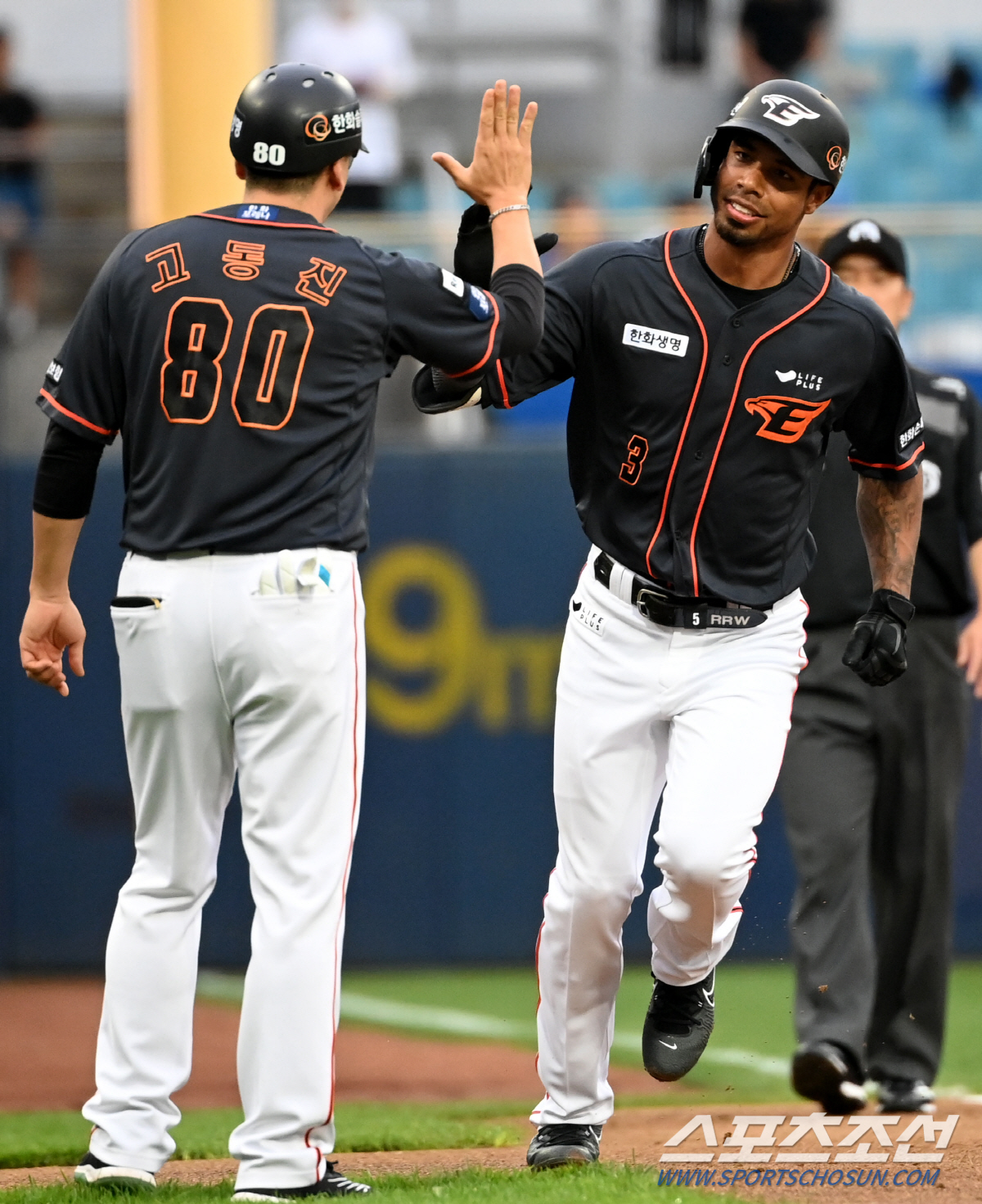 문동주의 집요한 하트시그널...산체스는 이미 포섭, 윌리엄스도 고민 중 …