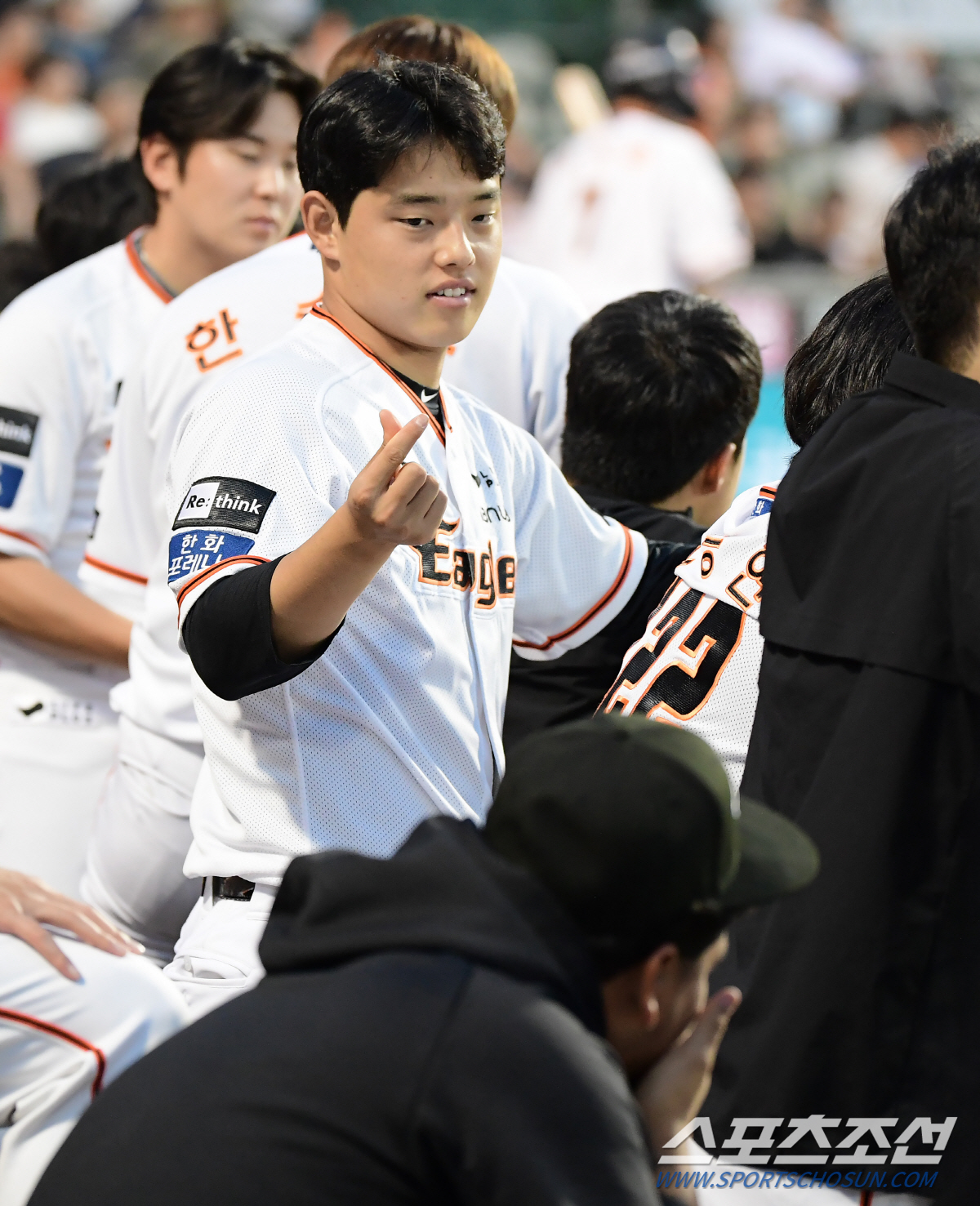 문동주의 집요한 하트시그널...산체스는 이미 포섭, 윌리엄스도 고민 중 …