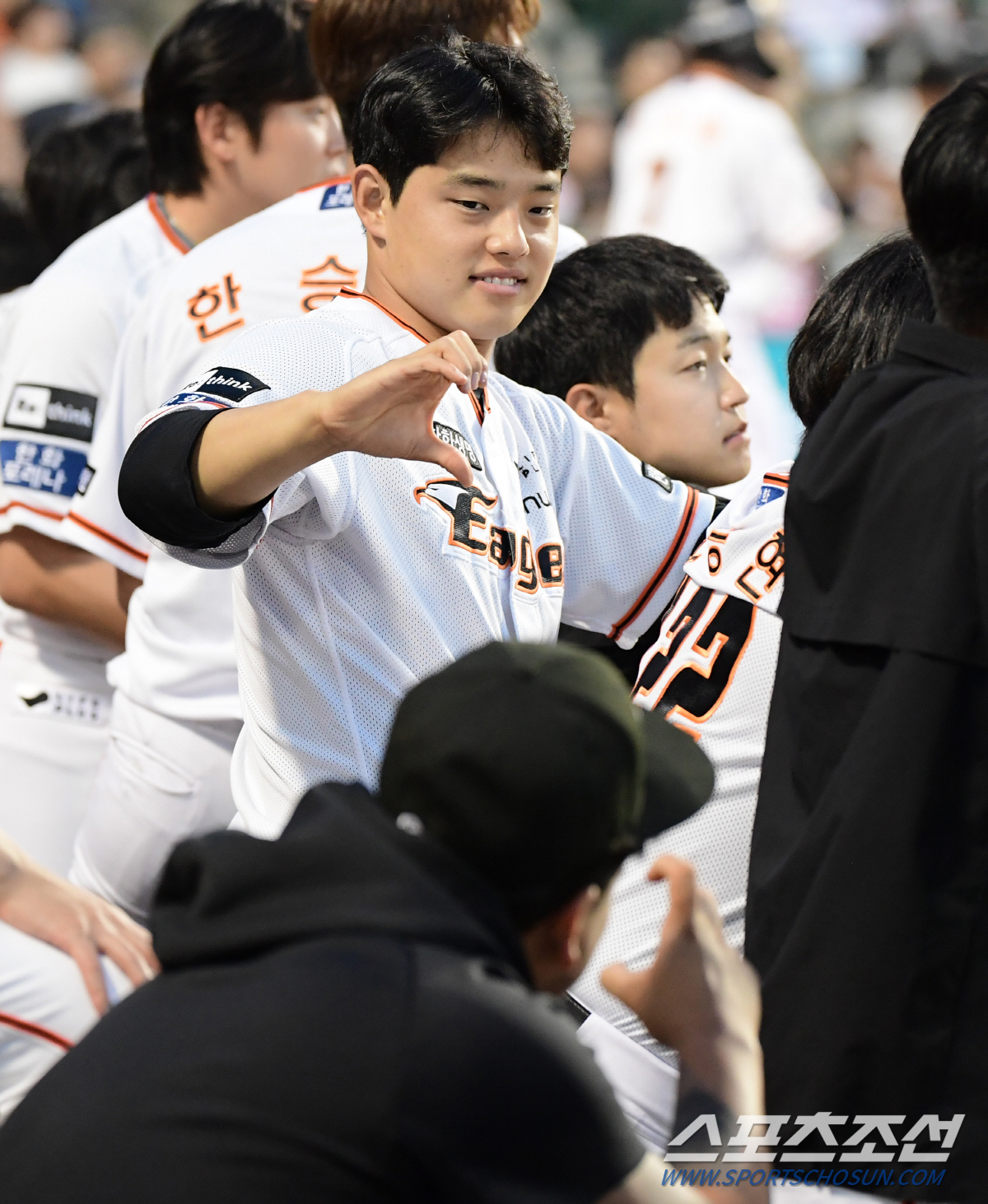 문동주의 집요한 하트시그널...산체스는 이미 포섭, 윌리엄스도 고민 중 …