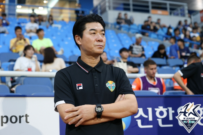 [현장 기자회견]윤정환 감독의 작심 발언 "작년에 잘했던 선수들, 더 헌…