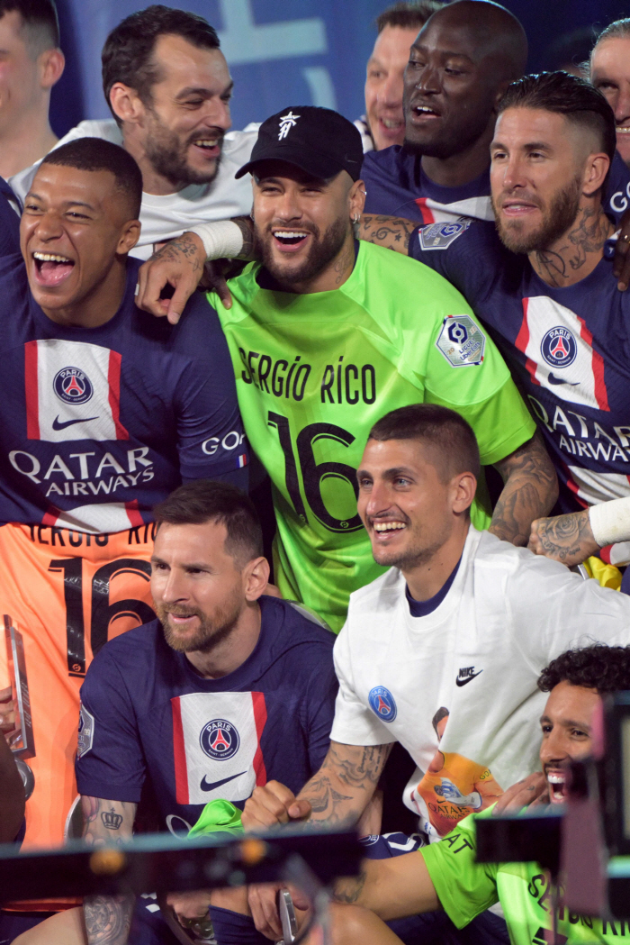 'KING' 이강인 새 시즌 PSG 베스트 11 예상, '슈퍼스타' 음바…