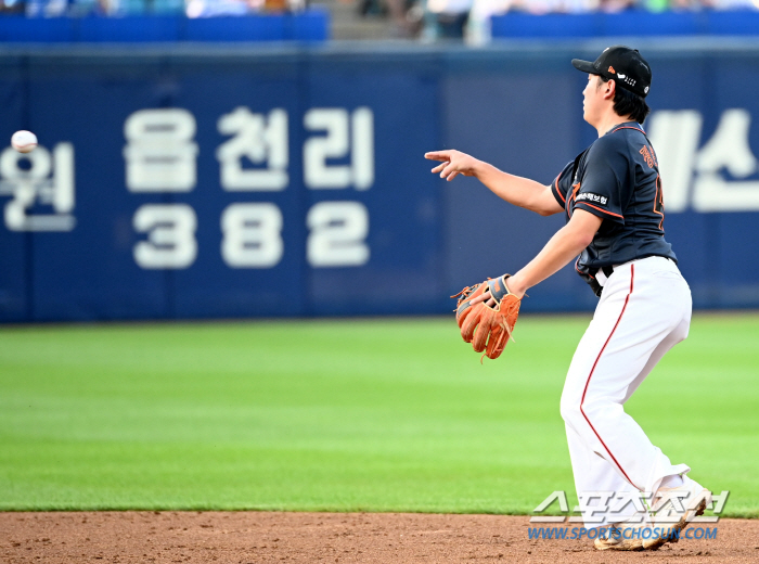 '아찔한 실책→홀로 아웃카운트 3개 처리' 고비에서 힘 발휘한 독수리 2…