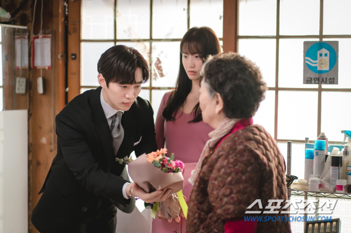 '킹더랜드' 이준호, 김영옥 만나 '예비 손주 사위 테스트'…구원의 수난…