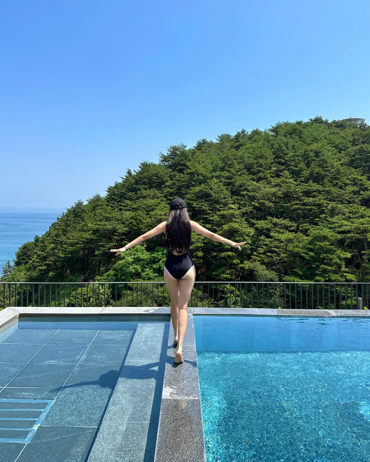 "한 폭의 그림같네"…효민, '시크 섹시'의 정석 블랙으로 여름 사로잡았…