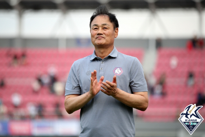 최윤겸 감독 "박진성 전북 복귀하면 많이 못 뛸텐데...여기서 성장했으면…