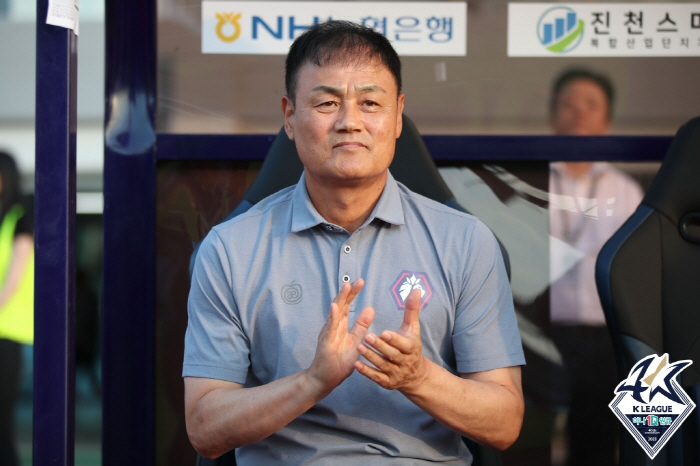 최윤겸 충북청주 감독 "우릴 0대1로 이겼던 안양, 이번엔 우리가 1대0…
