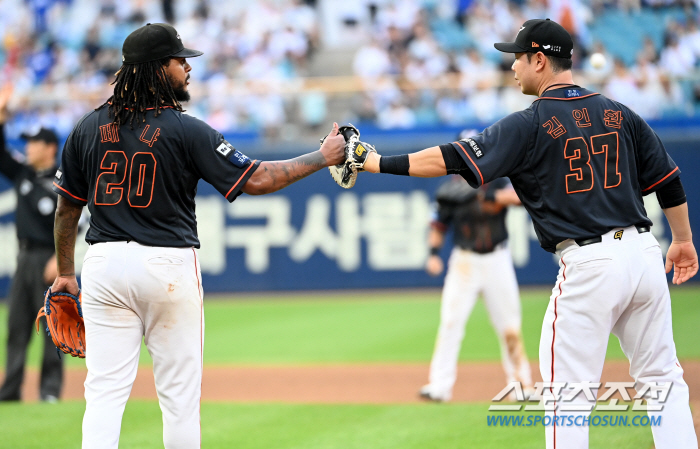 뜨거웠던 8연승 불꽃 레이스, 팬들에게 '행복' 선물한 '최강 한화', …