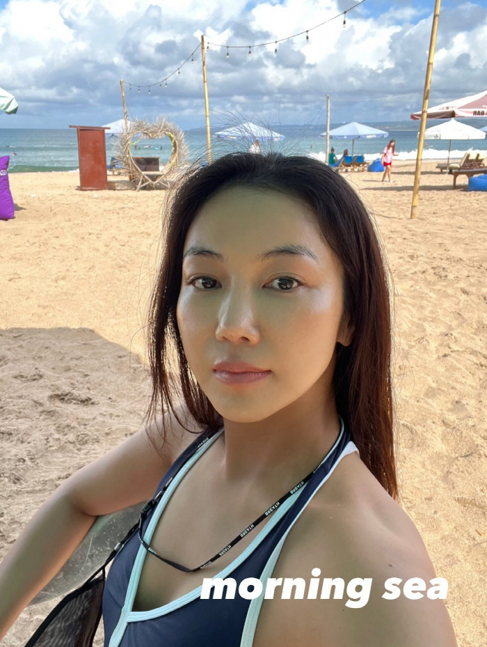 김옥빈, 아침 바다서 뽐낸 수영복 자태..건강미 넘치는 구릿빛 피부