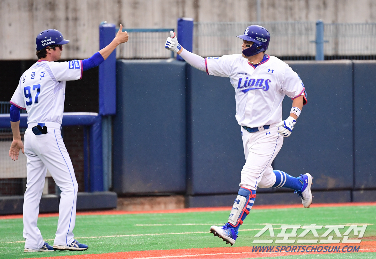 '약속의 땅' 국민타자가 먼저 웃었다…'김재환 연장 결승포' 두산, '포…