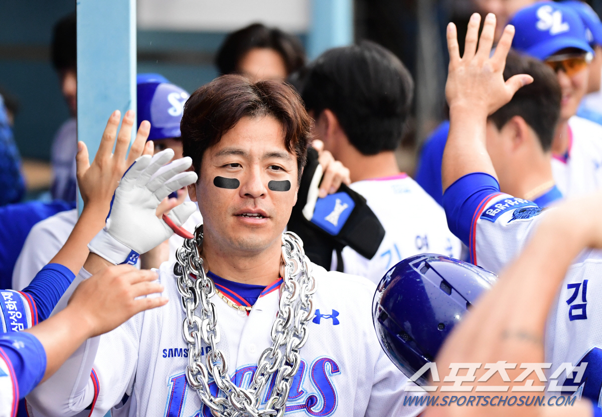 '약속의 땅' 국민타자가 먼저 웃었다…'김재환 연장 결승포' 두산, '포…