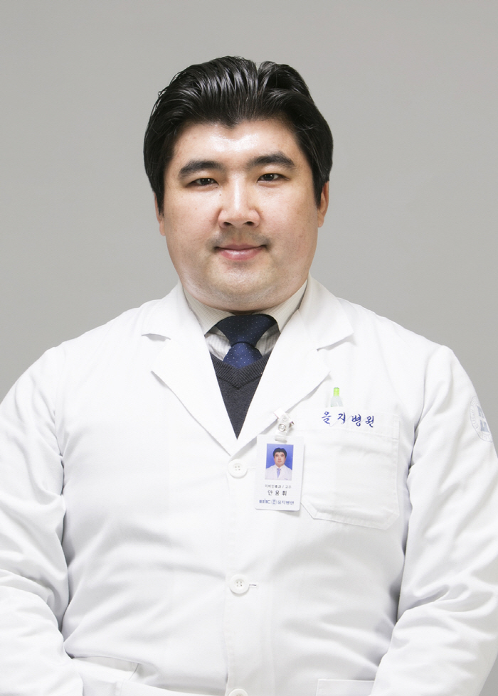 아이 수영장 다녀오더니 귀에 자꾸 손이 간다면?