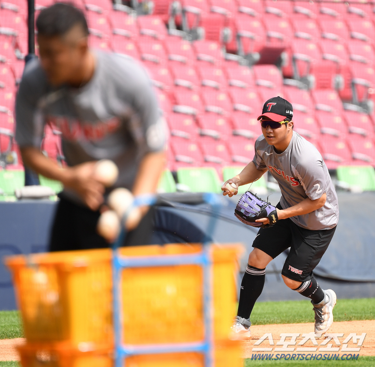 '국가대표 3루수 똑바로 안해?' 폭염 속 후배와 함께 구슬땀 흘린 최고…