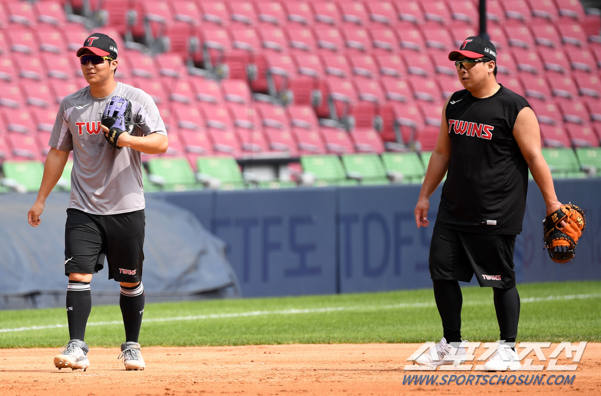 '국가대표 3루수 똑바로 안해?' 폭염 속 후배와 함께 구슬땀 흘린 최고…