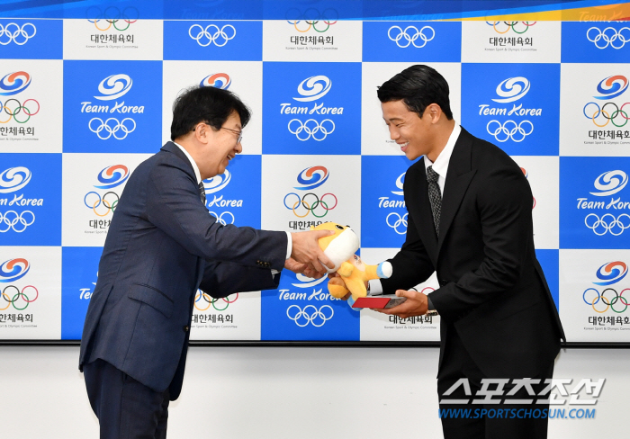 "축구뿐 아니라 비인기종목 활성화 위해!" 황소'황희찬,대한체육회 홍보대…