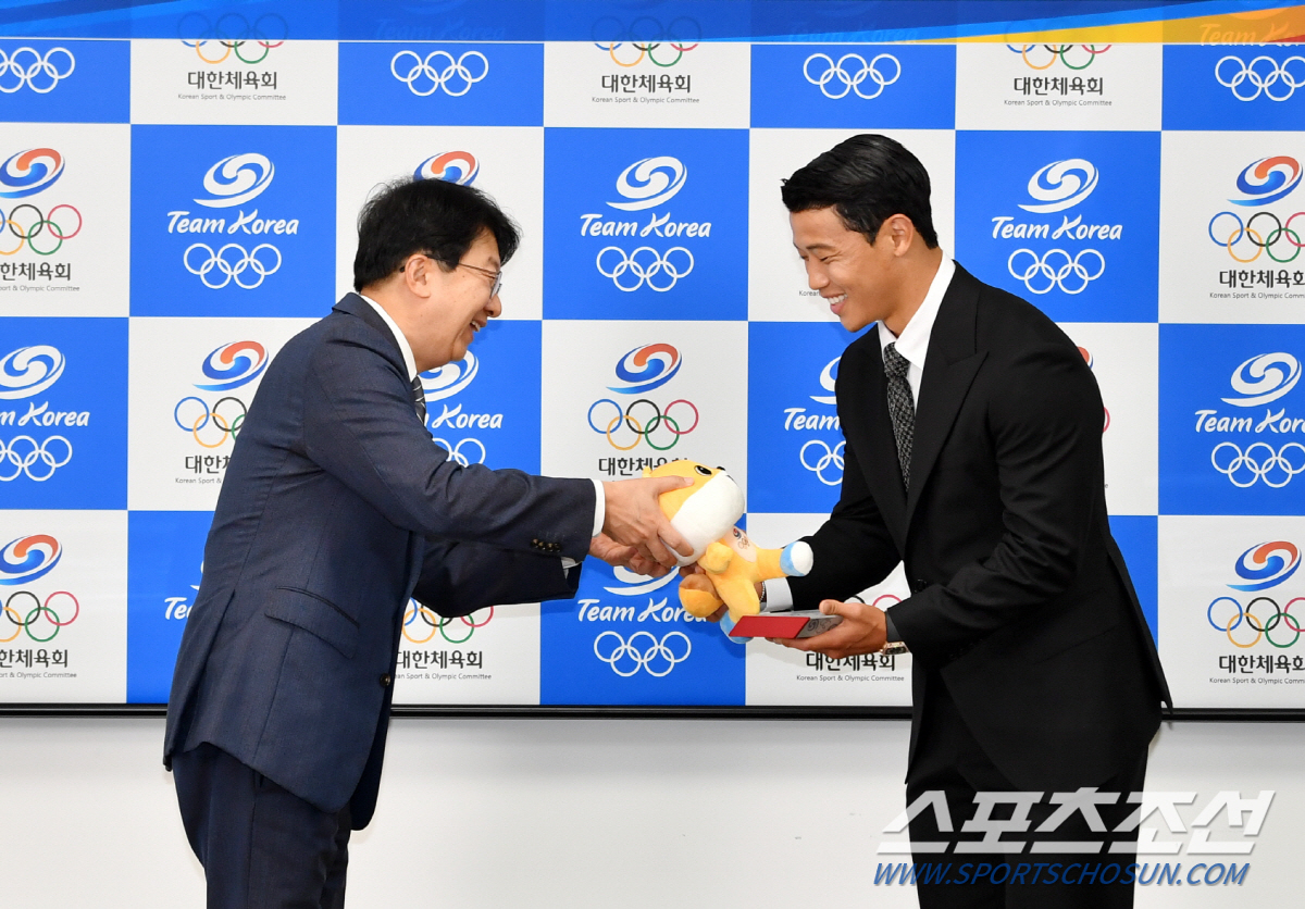 "축구뿐 아니라 비인기종목 활성화 위해!" 황소'황희찬,대한체육회 홍보대…