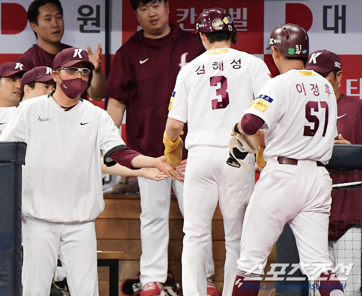 안우진 보다 강렬했던 '제2의 안우진', 페디 10연승 저지하며 데뷔 첫…