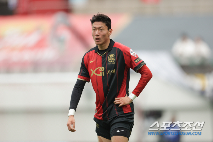 'FC서울 떠난' 황의조, 노팅엄에서 포착! 본소속팀 노팅엄 선수들과 하…