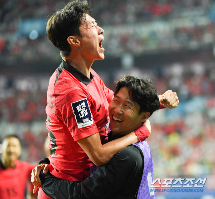 'FC서울 떠난' 황의조, 노팅엄에서 포착! 본소속팀 노팅엄 선수들과 하…