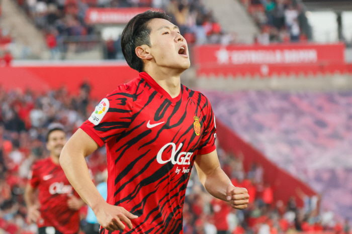 '연봉 7억→이적료 중 62억 확보' KING 이강인 PSG 이적 합의 …