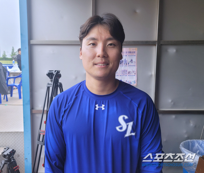 "하루도 빠짐없이 경기 봤죠"…타격 재능은 보장, 스스로 깨달은 '수비 …