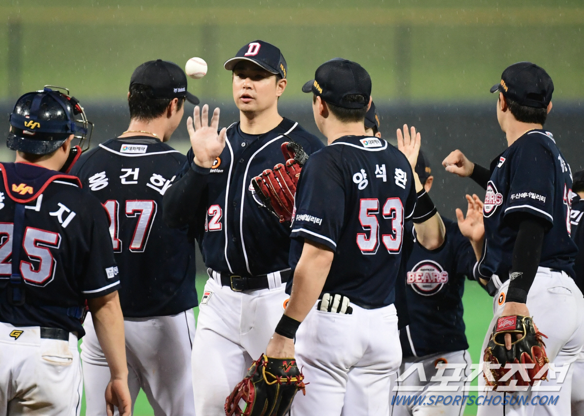 무사 3루 KKK 극복…'SV 2위' 투수조장의 첫 마디 "미안합니다"