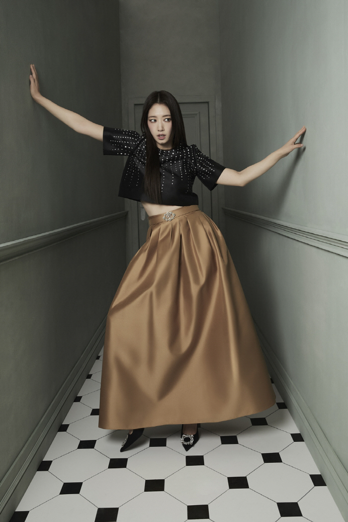 박신혜, '처음 보는 카리스마'…성숙해진 눈빛·아우라 [화보]
