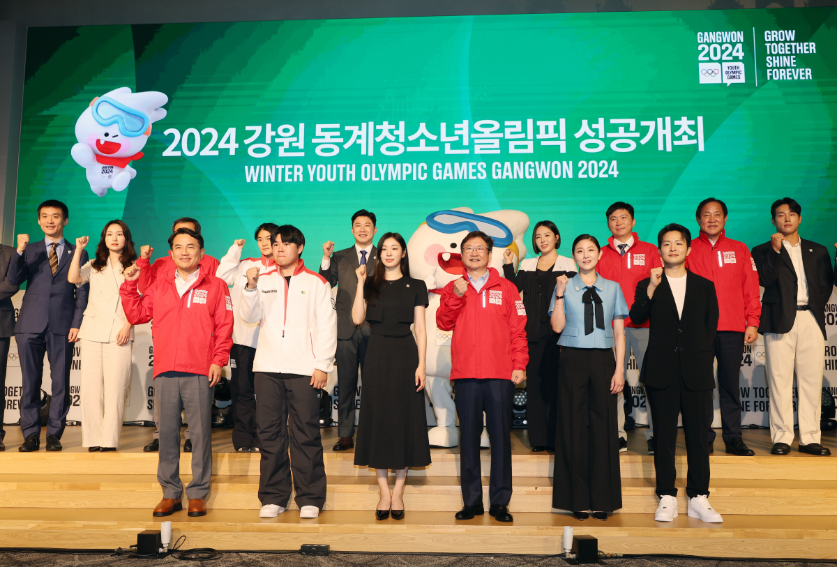 "강원2024 성공 위해" 김연아 메달 디자인 설명X곽윤기 유니폼 모델.…