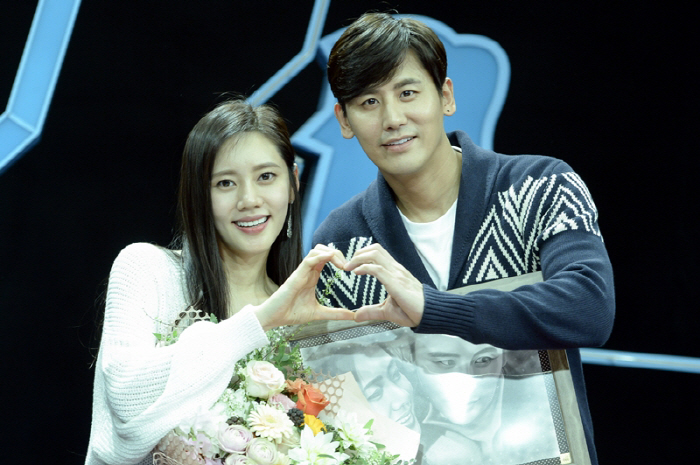 '추우부부' 추자현♥우효광, 4년만에 '동상이몽2' 컴백..6살子 바다와…