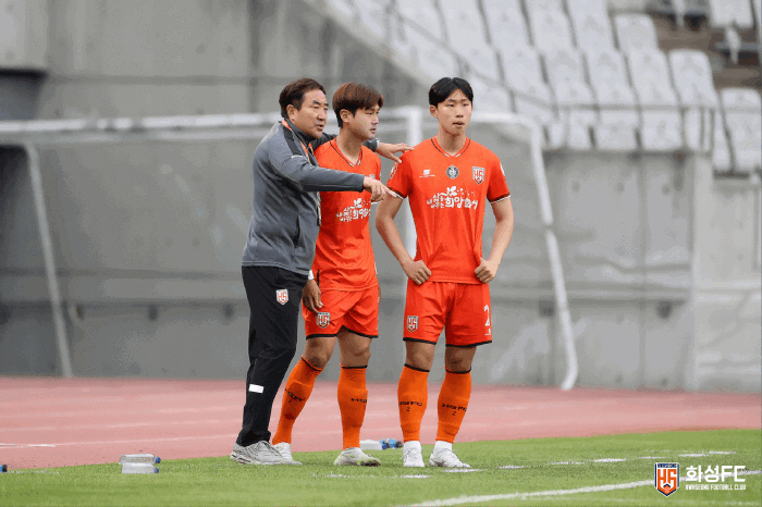 '개막 후 16경 무패+K3리그 선두' 강철 화성FC 감독 "목표는 우승…