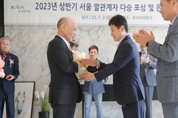 [경마]2023년 상반기 서울 말관계자 다승 포상 및 은퇴·개업 행사 개…