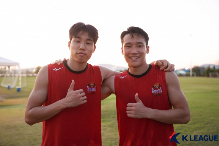 동생 데뷔 순간, 다가와 손 내민 형…하이파이브 약속 지킨 '이을용의 두…