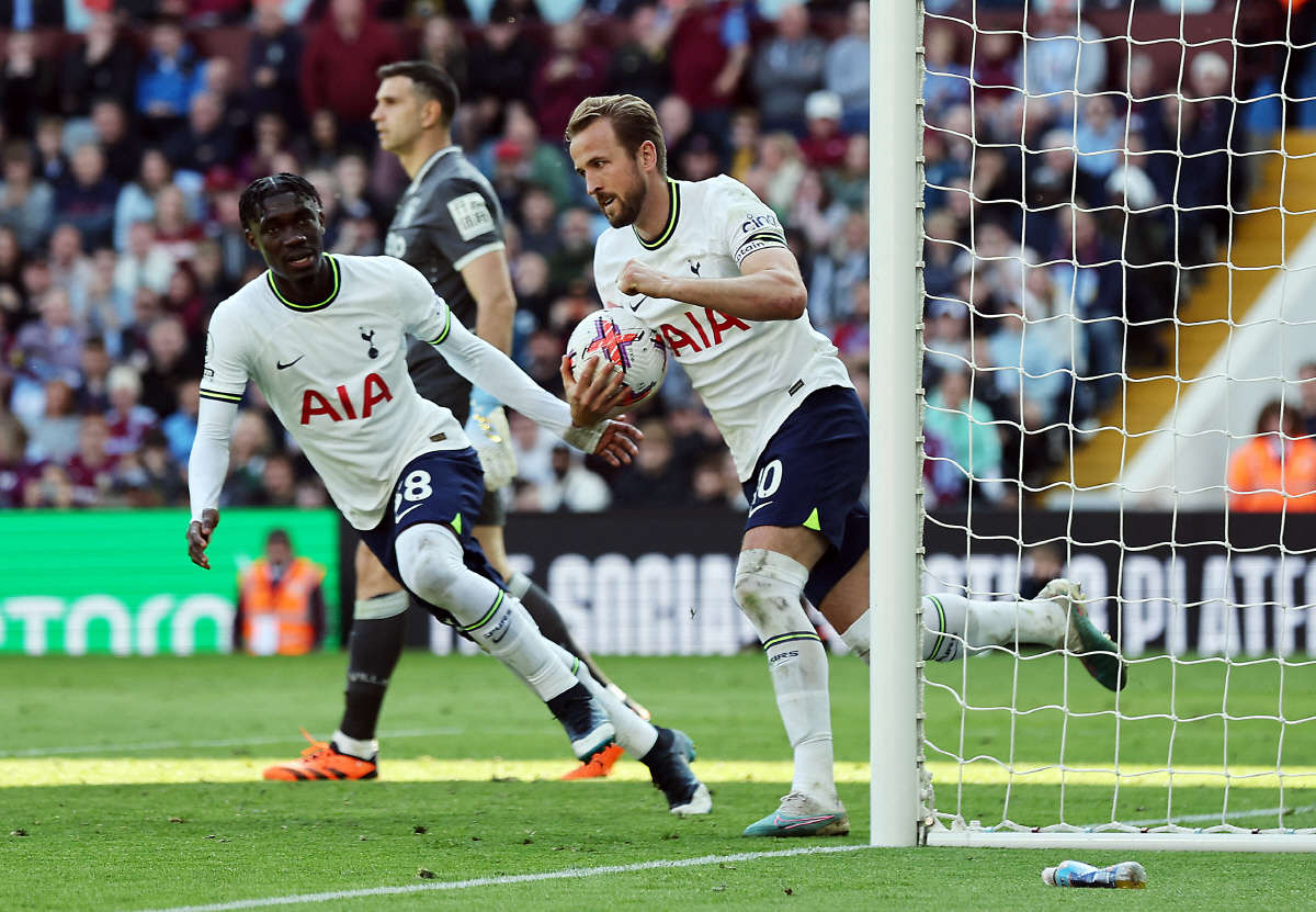 '투헬이 직접 케인 만났다' 바이에른의 카운터, 레비 회장의 분노 "1억유로도 안돼! 피눈물 흘릴 것", 동시에 연봉 300억 재계약 제안