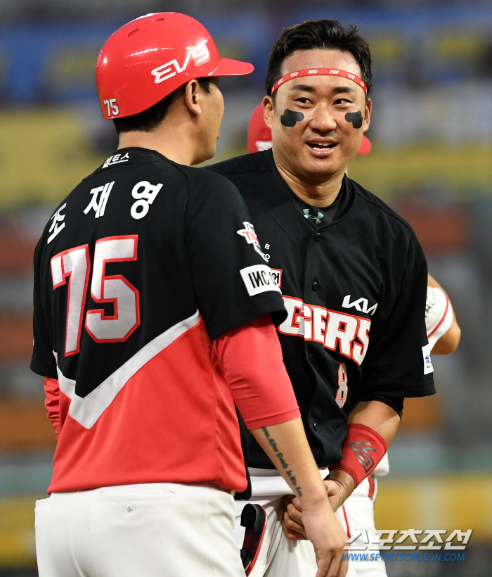 트레이드 대박 조짐? 양현종vs김광현 맞대결, 씬스틸러는 김태군이었다[인…