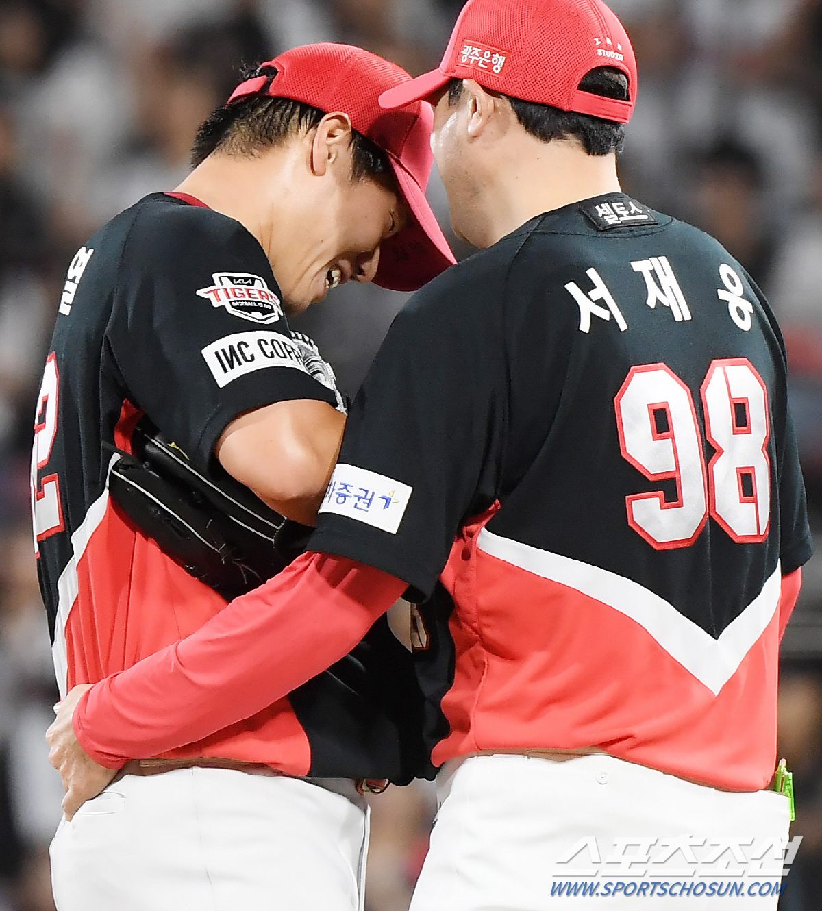 '투수 교체하는데 울컥했다' 헤드샷 퇴장 KIA를 구한 김재열 [수원현장…